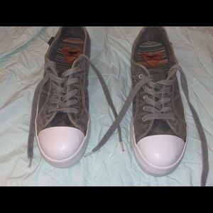 Rocket Dog tennis shoes